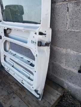 DVEŘE BOČNÍ POSUVNÉ PRAVÉ R902 VW T5 2.5TDI