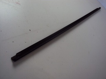 СКРЕБНАЯ НАКЛАДКА ПРАВОГО ОКНА VW GOLF VII 3D 12-