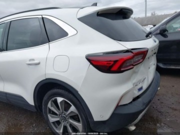 Ford Kuga III 2023 Ford Kuga 2023 r., 2,0L PLATINIUM 2.0 Benzyna 250KM, zdjęcie 9