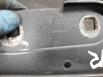 7L5823302 DRŽÁK KRYT BLATNÍKU PRAVÝ PŘEDNÍ CAYENNE I