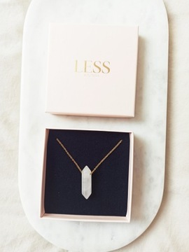 Ожерелье-амулет из сосульки из розового горного хрусталя