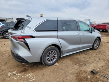 Toyota Sienna III 2021 Toyota Sienna LE 2021 2.5 Hybryda Plug-in 245KM, zdjęcie 3