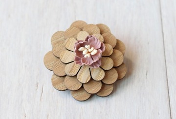 Drewniana elegancka wpinka do garnituru ASTER