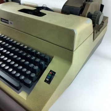 Пишущая машинка Robotron 24/клавиатура PL