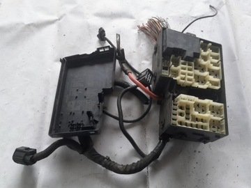 VOLVO S40 II V50 C30 SKŘÍŇKA POJISTEK POUZDRO 1.6 2.0 FACELIFT 04-