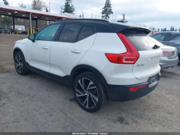 Volvo XC40 2022 Volvo XC 40 T5 R-Design 2022 2.0 Benzyna 248KM, zdjęcie 3