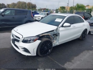 Mercedes Klasa C W205 2019 Mercedes-Benz Klasa C 2019 MERCEDES-BENZ C 300 2.0 Benzyna 255KM, zdjęcie 2
