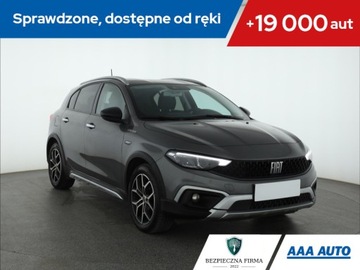 Fiat Tipo II Hatchback Facelifting 1.6 MultiJet 130KM 2022 Fiat Tipo 1.6 MultiJet, Salon Polska