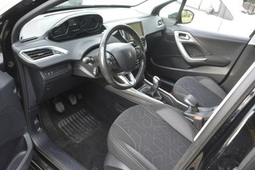 Peugeot 2008 I SUV Facelifting 1.2 PureTech 82KM 2017 Peugeot 2008 1.2 doinwestowany Android Auto Car, zdjęcie 15