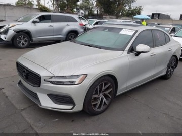 Volvo S60 III Sedan 2.0 T5 250KM 2020 Volvo S60 S60 t5 momentum 2.0 Benzyna 250KM, zdjęcie 1