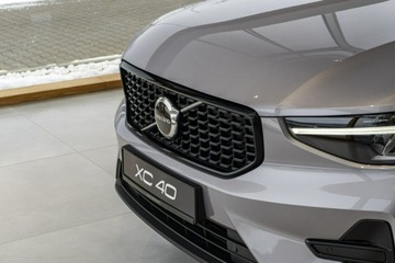 Volvo XC40 Crossover Facelifting 2.0 B3 163KM 2025 Volvo XC 40 Plus Dark B3 Mild Hybrid Benzyna, zdjęcie 3