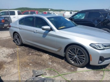 BMW Seria 5 G30-G31 2021 BMW Seria 5 530e, 2021r., 2.0L 2.0 Benzyna 181KM, zdjęcie 4
