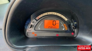 Citroen C2 1.1 i 61KM 2004 Citroen C2 Zarejestrowany 1.1 Benzyna 60KM, zdjęcie 15