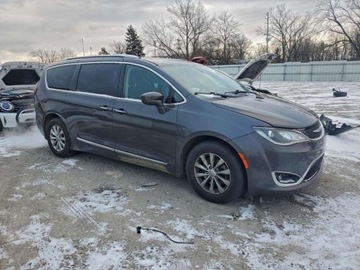 Chrysler Pacifica II 2018 Chrysler Pacifica Touring L Plus 2018 3.6 Benzyna 287KM, zdjęcie 4
