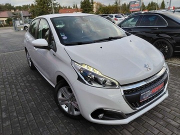 Peugeot 208 I Hatchback 5d Facelifting 1.2 PureTech 82KM 2019 Peugeot 208 Klimatyzacja Kamera Komputer Tempomat 1.2 Benzyna 82KM, zdjęcie 2