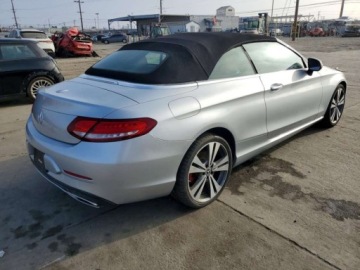 Mercedes Klasa C W205 2017 Mercedes-Benz Klasa C 300 2017 2.0 Benzyna 241KM, zdjęcie 3