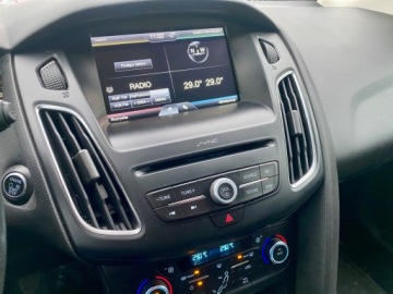 Ford Focus III Sedan Facelifting 1.0 EcoBoost 125KM 2015 Ford Focus Salon polska Benzyna 125KM, zdjęcie 5