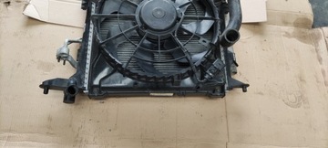 HYUNDAI I30 - chłodnica z wentylatorem
