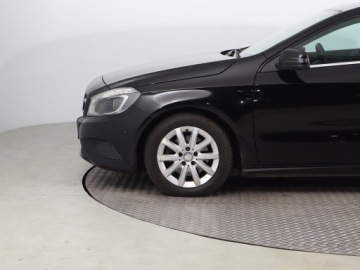 Mercedes Klasa A W176 Hatchback 5d 1.6 180 BlueEFFICIENCY 122KM 2013 Mercedes A A 180, Salon Polska, Skóra, Navi, zdjęcie 13