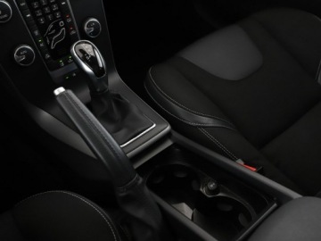 Volvo V40 II Hatchback Facelifting 2.0 D2 120KM 2016 Volvo V40 2.0d Automat Momentum Nawigacja Tempomat, zdjęcie 26