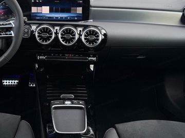 Mercedes CLA C118/X118 Coupe Facelifting 2.0 220 190KM 2025 MERCEDES-BENZ CLA 220 4-Matic AMG Line 2.0 (190KM) 2025, zdjęcie 8