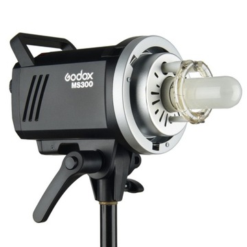 Студийная лампа Godox MS300