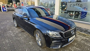 Mercedes Klasa E W213 2018 Mercedes E 220 AMG Pakiet 4 Matic Felgi 19", zdjęcie 3
