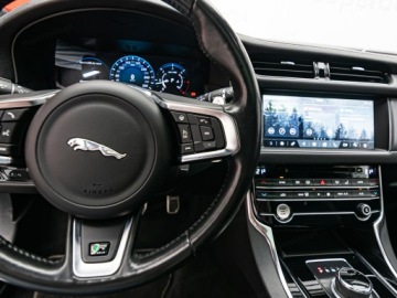 Jaguar XF II Sedan 2.0 i4D 240KM 2019 JAGUAR XF 2.0 AWD R-Sport aut Sedan 241KM 2019, zdjęcie 17