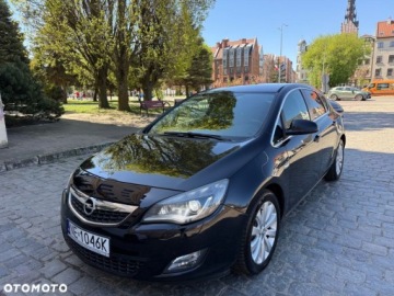 Opel Astra J Hatchback 5d 1.6 Twinport ECOTEC 115KM 2010 Opel Astra Opel Astra 1.6 Benzyna 115KM, zdjęcie 1