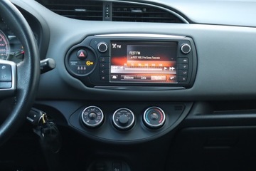 Toyota Yaris III Hatchback 5d Facelifting 1.33 Dual VVT-i 99KM 2016 Toyota Yaris 1.33 Dual VVT-i, Salon Polska, Klima, zdjęcie 12