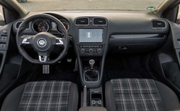 Volkswagen Golf VI Cabriolet 2.0 TSI GTI 210KM 2013 Volkswagen Golf Volkswagen Golf Cabrio GTI 2.0 Benzyna 210KM, zdjęcie 18