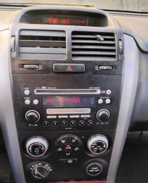 Suzuki Grand Vitara II SUV 1.9 DDiS 129KM 2007 Suzuki Grand Vitara 112007r, 1.9 DIESEL. 4x4. Przetarty prawy bok. Jezdzi., zdjęcie 12