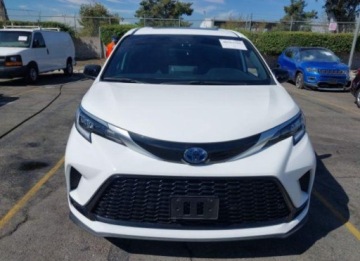 Toyota Sienna III 2023 Toyota Sienna 2023, 2.5L, 4x4, XSE, po kradziezy 2.5 Benzyna 189KM, zdjęcie 3