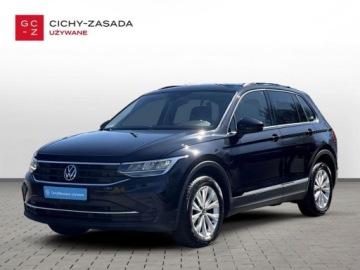 Volkswagen Tiguan II SUV Facelifting 2.0 TDI 150KM 2021 Volkswagen Tiguan reflektory LED tempomat ACC podgrzewane fotele Lane