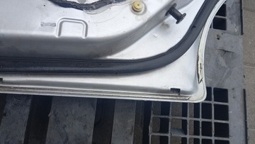 DVEŘE PRAVÉ ZADNÍ MAZDA 323F BJ 01R