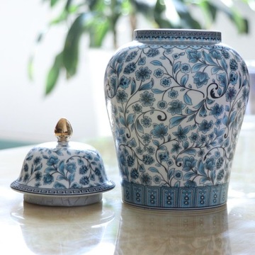 Фарфор в китайском стиле сине-белый S 12x20,5 см.