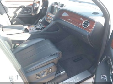 Bentley Bentayga 2021 Bentley Bentayga V8 2021 4.0l 4.0 Benzyna 542KM, zdjęcie 9