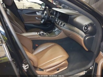 Mercedes Klasa E W213 2019 Mercedes-Benz Klasa E 2019 Mercedes-Benz E-Class E 300 4MATIC Sedan 2.0, zdjęcie 6