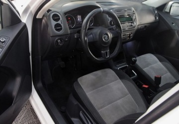 Volkswagen Tiguan I SUV Facelifting 1.4 TSI BlueMotion 160KM 2012 Volkswagen Tiguan Tiguan_Panoramiczny dach_Alufelgi17_Podgrzewane fotele, zdjęcie 17