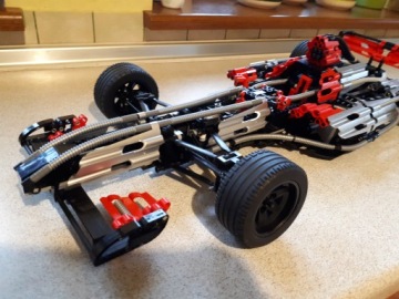 Автомобиль Формулы-1 LEGO Technic.