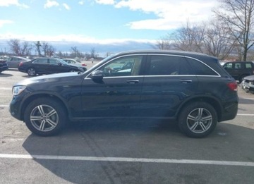 Mercedes GLC C254/X254 2022 Mercedes-Benz GLC 2022, 2.0L, 4x4, od ubezpieczalni, zdjęcie 3