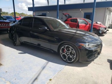 Alfa Romeo Giulia II Sedan Facelifting 2.0 Turbo 280KM 2022 Alfa Romeo Giulia 2022, Veloce, 2.0L, od ubezpieczalni 2.0 Benzyna 280KM, zdjęcie 2