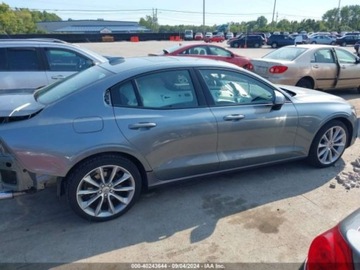 Volvo S60 III 2021 Volvo S60 T6 Momentum 2021 2.0l 2.0 Benzyna 330KM, zdjęcie 1