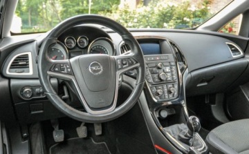 Opel Astra J Sports Tourer Facelifting 2.0 CDTI ECOTEC 165KM 2015 Opel Astra 2,0CDTI (165KM) Salon PL Lift 2015 r. 2.0 Diesel 165KM, zdjęcie 8