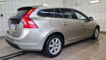 Volvo V60 I Kombi 2.4 D5 215KM 2011 Volvo V60 2,4 D5 215KM AWD 267tys.km, automat, navi, tempomat, sewisowany, zdjęcie 4