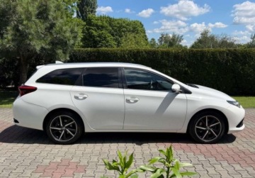 Toyota Auris II Touring Sports Facelifting 1.8 Hybrid 136KM 2017 Toyota Auris 1,8 HYBRID Lift Kamera KEY-LESS PDC Bezwypadkowy ASO Dla wyma, zdjęcie 8