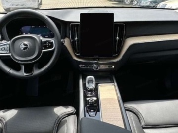 Volvo XC60 II 2025 VOLVO XC60 B5 AWD Ultra Bright Suv (264KM) 2025, zdjęcie 9