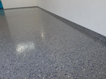 Декоративная крошка в виде хлопьев для смоляного балкона гаража.