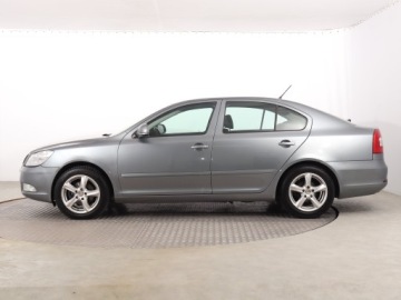 Skoda Octavia II Hatchback Facelifting 1.6 TDI CR DPF 105KM 2012 Skoda Octavia 1.6 TDI, Klima, Klimatronic, zdjęcie 2