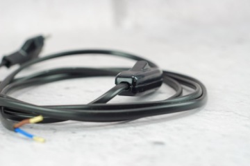 соединительный кабель длиной 2 м с вилкой и выключателем